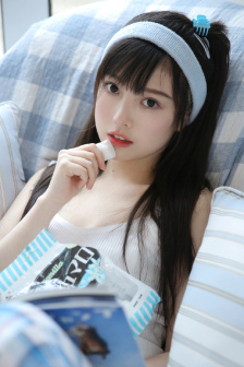 舌头往下舔到一个硬硬的包疼